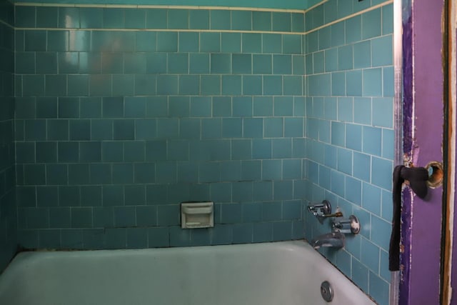 1315 W Fedora Ave, Fresno, CA 93705 - view of bathroom