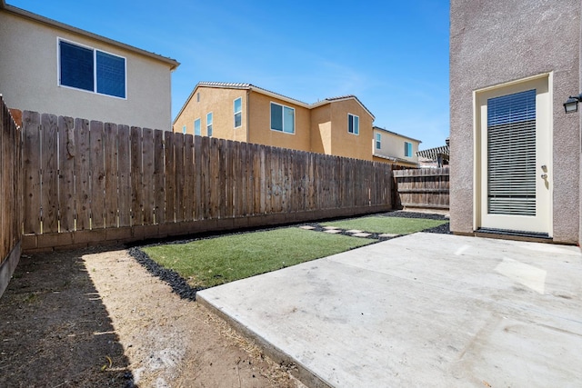 3834 Sussex Ave, Clovis, CA 93619 - view of yard featuring a patio