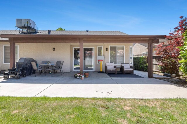 2903 Desert Ranch Way, Madera, CA 93637 - rear view of house with stucco siding and a patio area