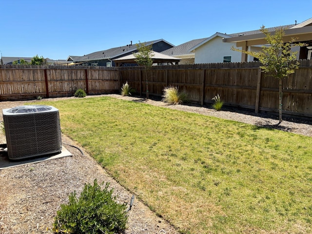 6423 E Robinson, Fresno, CA 93727 - view of yard featuring central AC