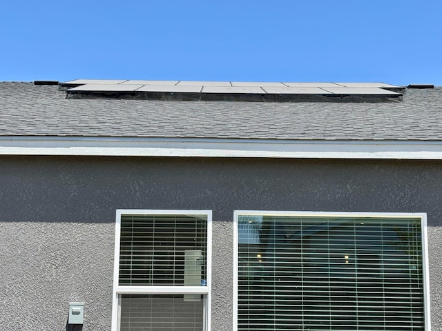 6423 E Robinson, Fresno, CA 93727 - exterior view of roof with shingles and stucco siding