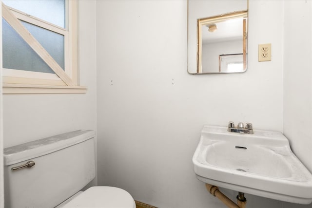 4003 E Fedora Ave, Fresno, CA 93726 - half bath with a sink and toilet
