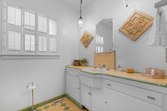 739 E Harvard Ave, Fresno, CA 93704 - bathroom with vanity and baseboards