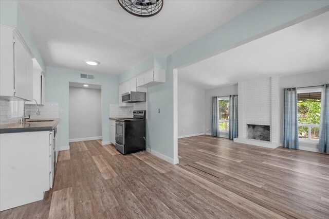 6569 N Kennedy Ave, Fresno, CA 93710 - kitchen with stainless steel appliances, open floor plan, plenty of natural light, and decorative backsplash