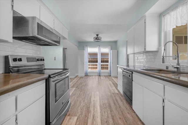 6569 N Kennedy Ave, Fresno, CA 93710 - kitchen featuring stainless steel appliances, a sink, light wood-style flooring, and tasteful backsplash