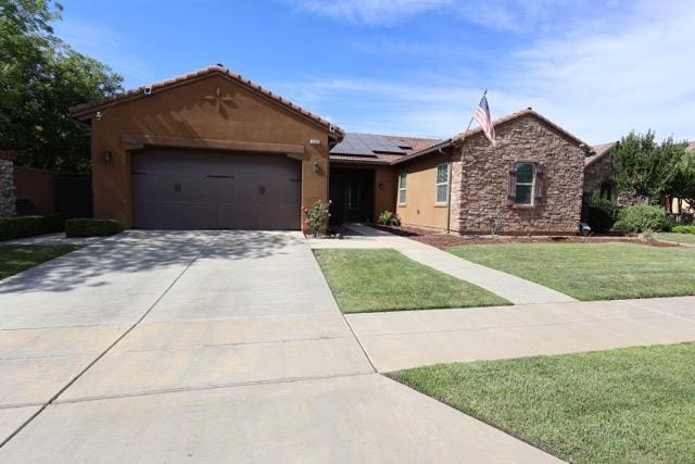 3309 Beverly Ave, Clovis, CA 93619 - single story home with roof mounted solar panels, an attached garage, driveway, a front yard, and stucco siding