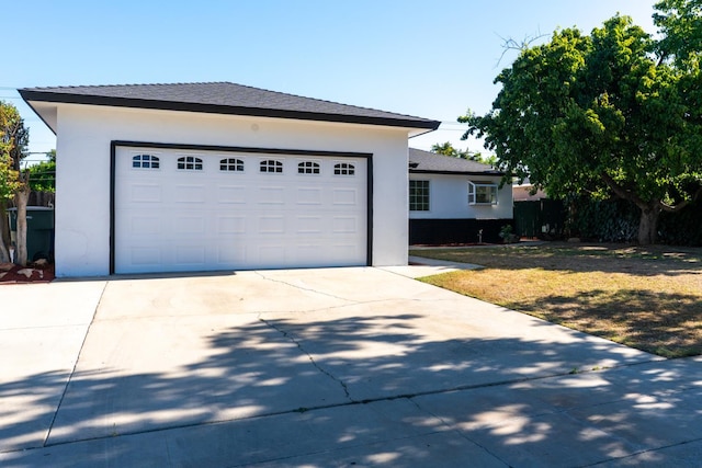 708 E San Jose Ave, Fresno, CA 93710 - single story home featuring stucco siding and concrete driveway