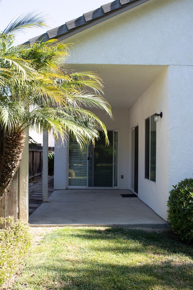 2300 Sierra Ave Unit 129, Kingsburg, CA 93631 - view of exterior entry featuring stucco siding and a patio area