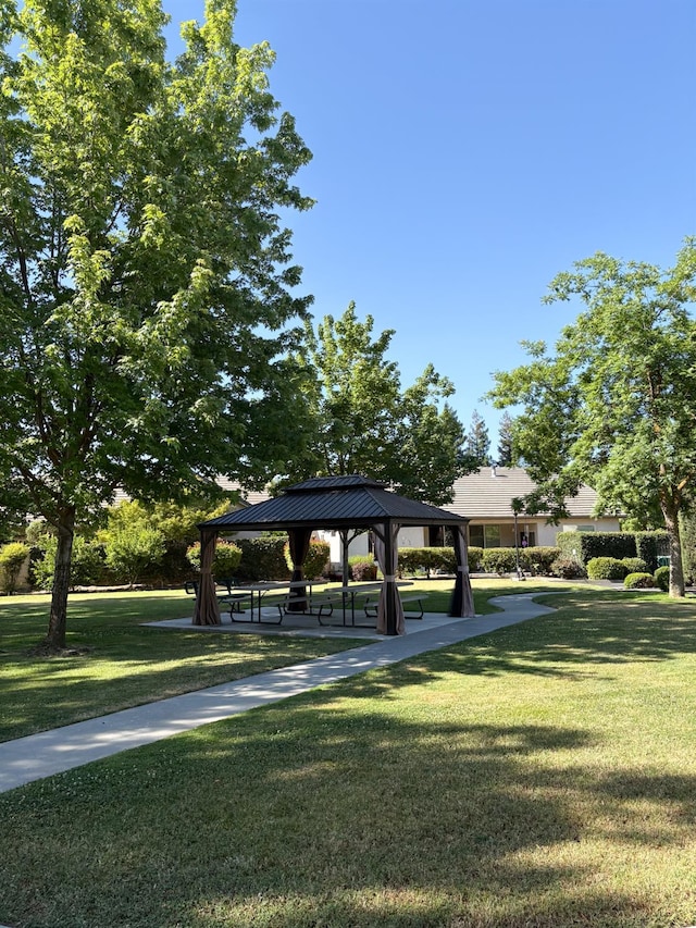 2300 Sierra Ave Unit 129, Kingsburg, CA 93631 - view of home's community with a gazebo and a yard