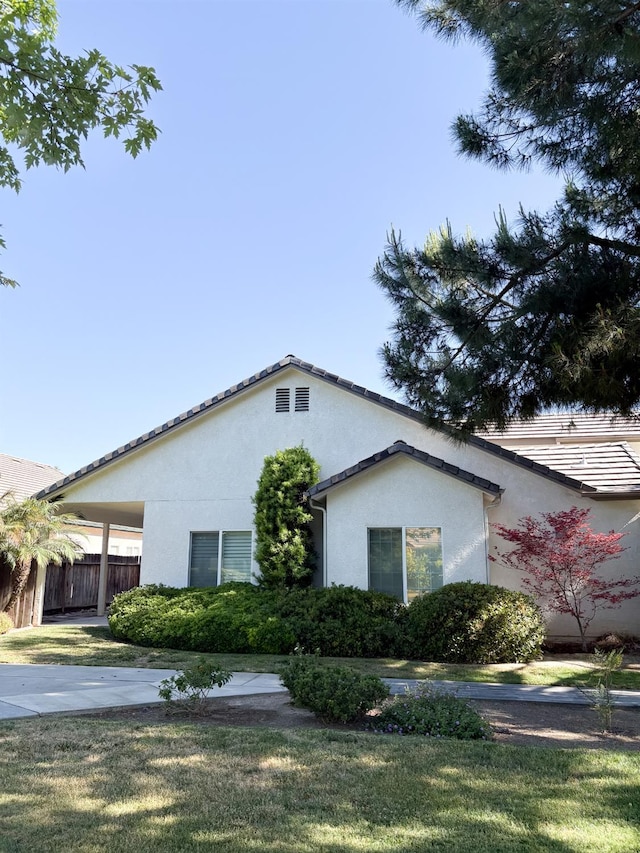2300 Sierra Ave Unit 129, Kingsburg, CA 93631 - view of front of house with stucco siding