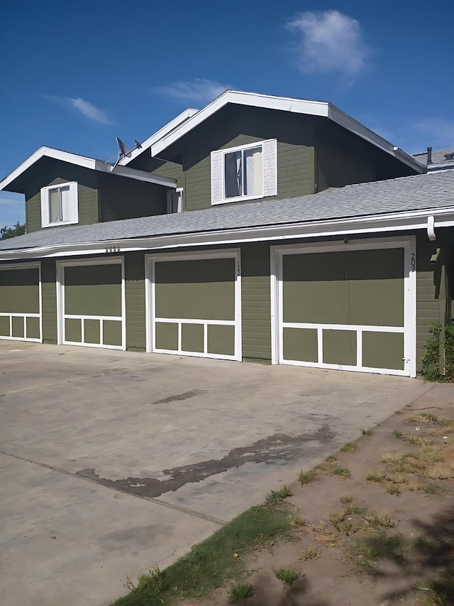 3332 W Shields Ave Unit 101, Fresno, CA 93722 - garage with driveway
