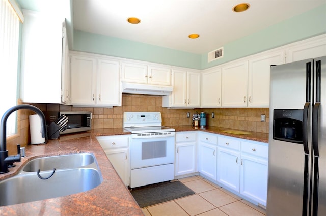 621 E Keats Ave, Fresno, CA 93710 - kitchen with stainless steel appliances, a sink, under cabinet range hood, white cabinetry, and recessed lighting