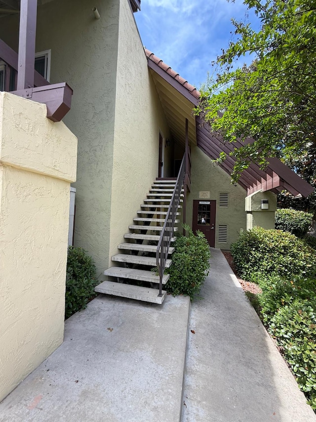 2909 Huntington Blvd Unit 207, Fresno, CA 93721 - property entrance with stucco siding