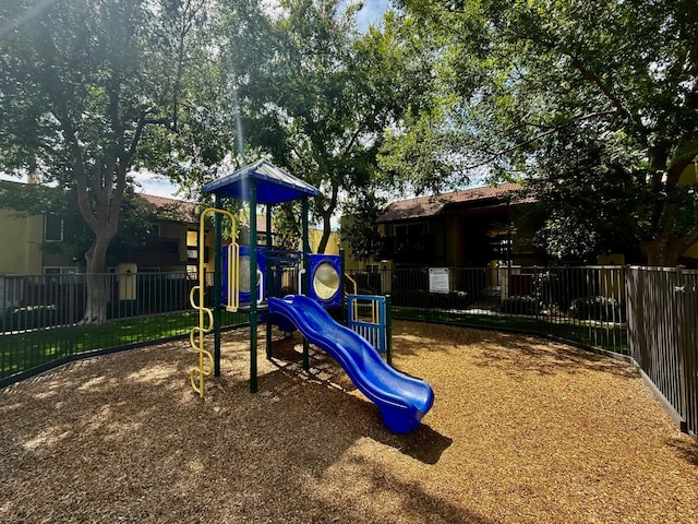 2909 Huntington Blvd Unit 207, Fresno, CA 93721 - view of community play area