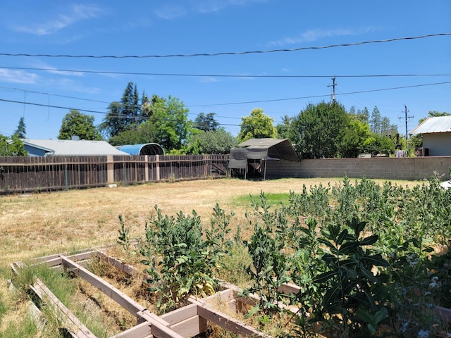 3023 E Robinson Ave, Fresno, CA 93726 - view of yard with a vegetable garden