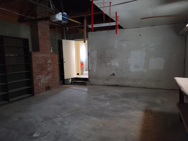 3023 E Robinson Ave, Fresno, CA 93726 - garage with a garage door opener