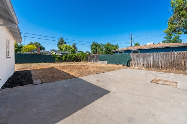 2744 E Michigan Ave, Fresno, CA 93703 - fenced backyard with a patio