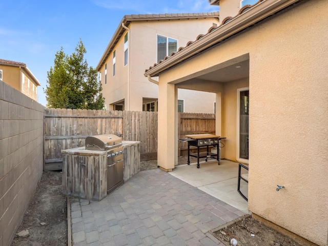 6053 E Brick Dr, Fresno, CA 93727 - view of patio / terrace