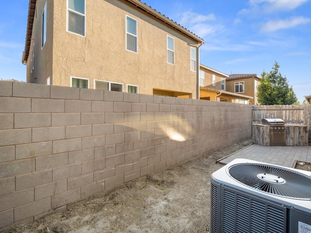 6053 E Brick Dr, Fresno, CA 93727 - fenced backyard with a patio area