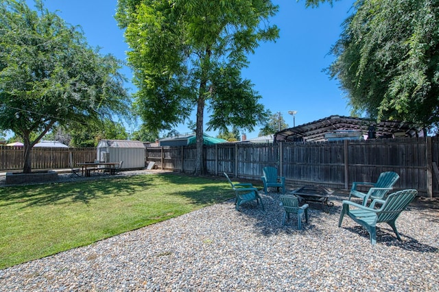 4461 N Winery Ave, Fresno, CA 93726 - view of yard featuring a fire pit