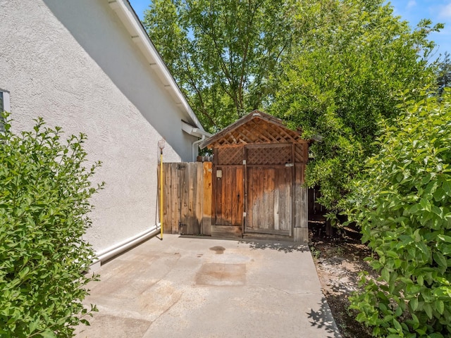 6185 N Milburn Ave, Fresno, CA 93722 - view of patio