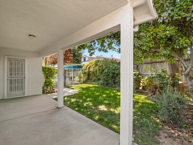 6185 N Milburn Ave, Fresno, CA 93722 - view of patio / terrace