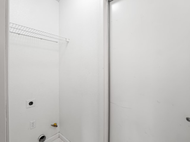6185 N Milburn Ave, Fresno, CA 93722 - laundry area featuring electric dryer hookup and baseboards