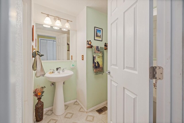 37731 Shoreline Dr, Bass Lake, CA 93604 - bathroom with tile patterned floors and baseboards