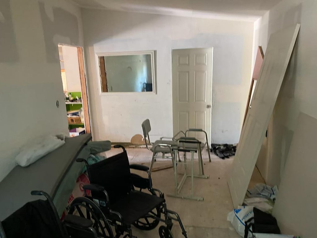 1425 S 3rd St, Fresno, CA 93702 - dining space with lofted ceiling