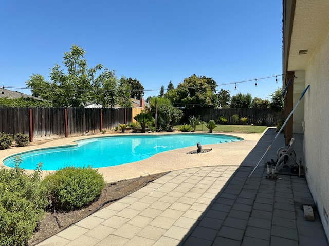 6538 N 4th St, Fresno, CA 93710 - view of swimming pool with a fenced backyard and a patio