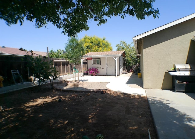 1561 Josephine Ct, Madera, CA 93638 - view of yard featuring a patio and an outbuilding