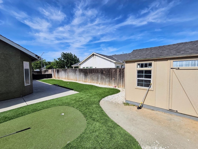 5453 N San Clemente Ave, Fresno, CA 93723 - view of yard featuring a patio and a putting green