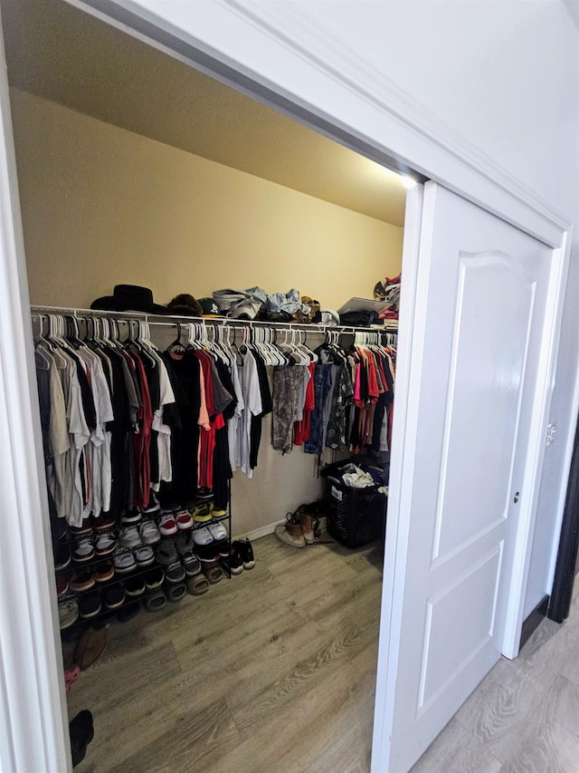 5453 N San Clemente Ave, Fresno, CA 93723 - spacious closet with wood finished floors