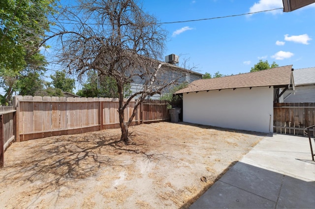 630 N Roosevelt Ave, Fresno, CA 93728 - fenced backyard featuring a patio area