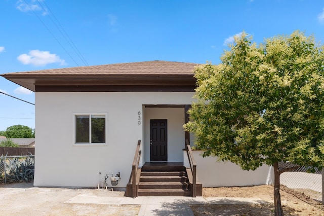 630 N Roosevelt Ave, Fresno, CA 93728 - view of front of property featuring roof with shingles and stucco siding