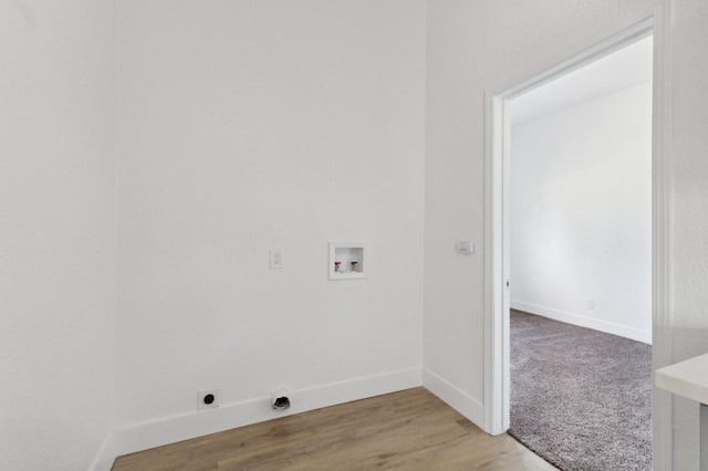 630 N Roosevelt Ave, Fresno, CA 93728 - laundry room with washer hookup, electric dryer hookup, baseboards, and light wood-type flooring