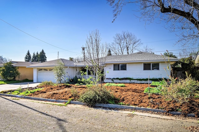200 Autumn Rd, Madera, CA 93637 - ranch-style home featuring a garage and driveway