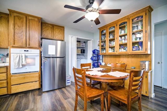 200 Autumn Rd, Madera, CA 93637 - dining space featuring separate washer and dryer, dark wood-style flooring, and a ceiling fan