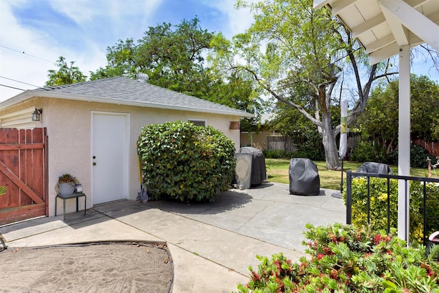 2994 E Cornell Ave, Fresno, CA 93703 - view of patio / terrace with a gate