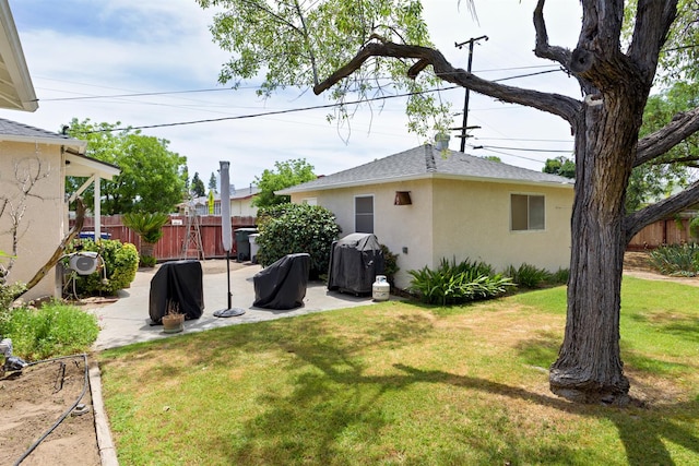 2994 E Cornell Ave, Fresno, CA 93703 - view of yard featuring a patio area