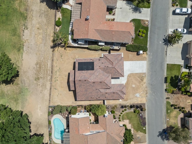 8440 Lake Shore Dr, Chowchilla, CA 93610 - aerial view of property and surrounding area featuring a pool area