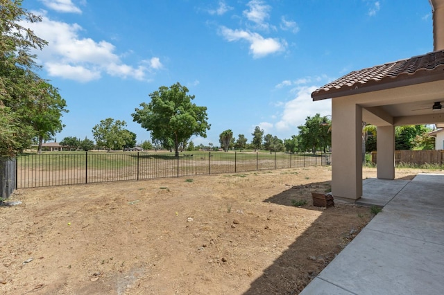 8440 Lake Shore Dr, Chowchilla, CA 93610 - fenced backyard with a patio area and ceiling fan