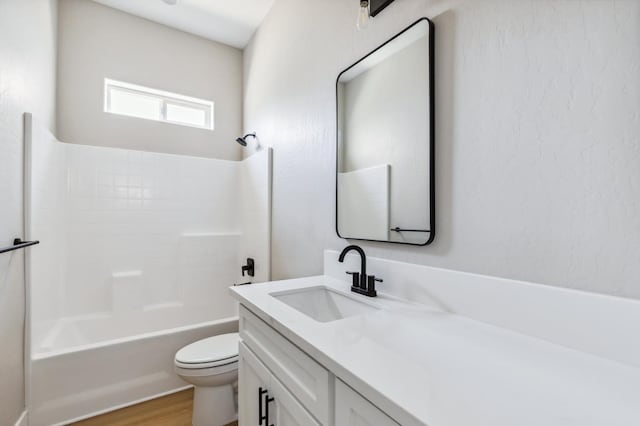 8385 Lake Shore Dr, Chowchilla, CA 93610 - full bath with toilet, vanity, shower / tub combination, and wood finished floors