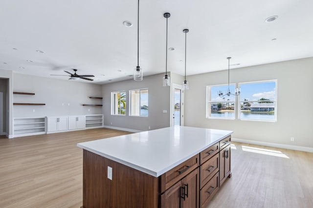 8385 Lake Shore Dr, Chowchilla, CA 93610 - kitchen featuring light wood-style floors, a ceiling fan, a center island, baseboards, and recessed lighting