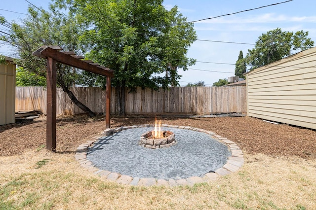 958 E Cornell Ave, Fresno, CA 93704 - fenced backyard with a fire pit
