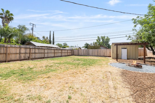 958 E Cornell Ave, Fresno, CA 93704 - view of yard with an outdoor fire pit