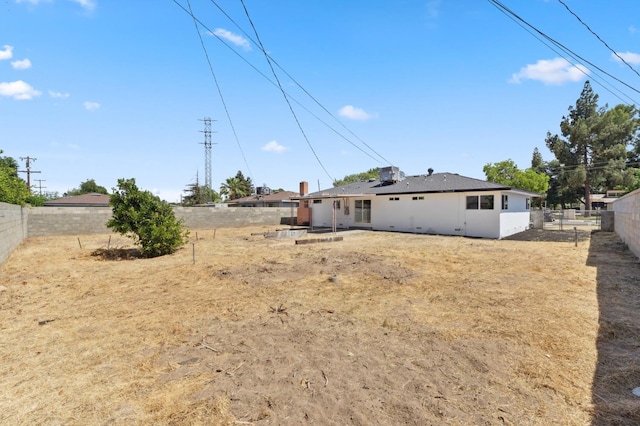 4641 E Weldon Ave, Fresno, CA 93703 - rear view of house featuring a fenced backyard