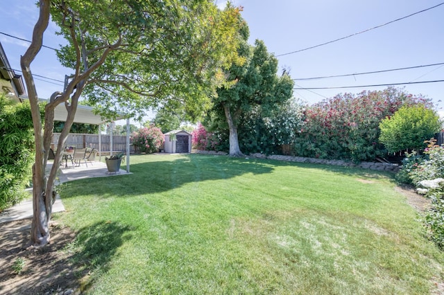 3979 N Pleasant Ave, Fresno, CA 93705 - view of yard featuring a patio area