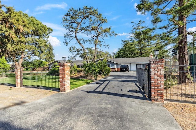 4341 W Dakota Ave, Fresno, CA 93722 - view of gate