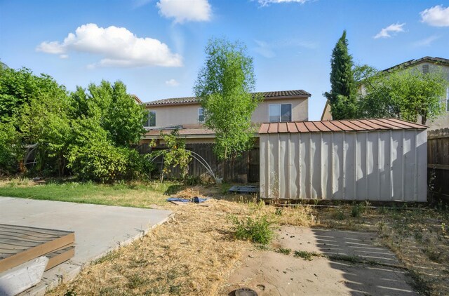 1216 Avignon Dr, Merced, CA 95348 - fenced backyard featuring a patio